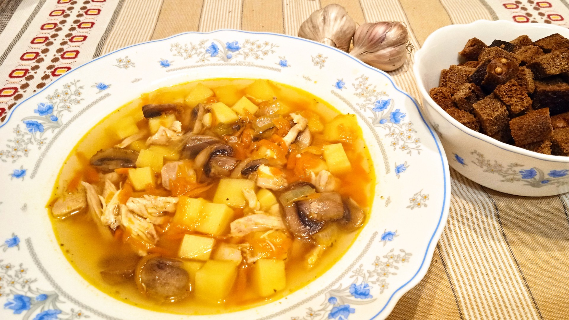 Сливочный грибной суп с куриными грибами с картофелем рецепт с пошаговыми фото - 1000.menu